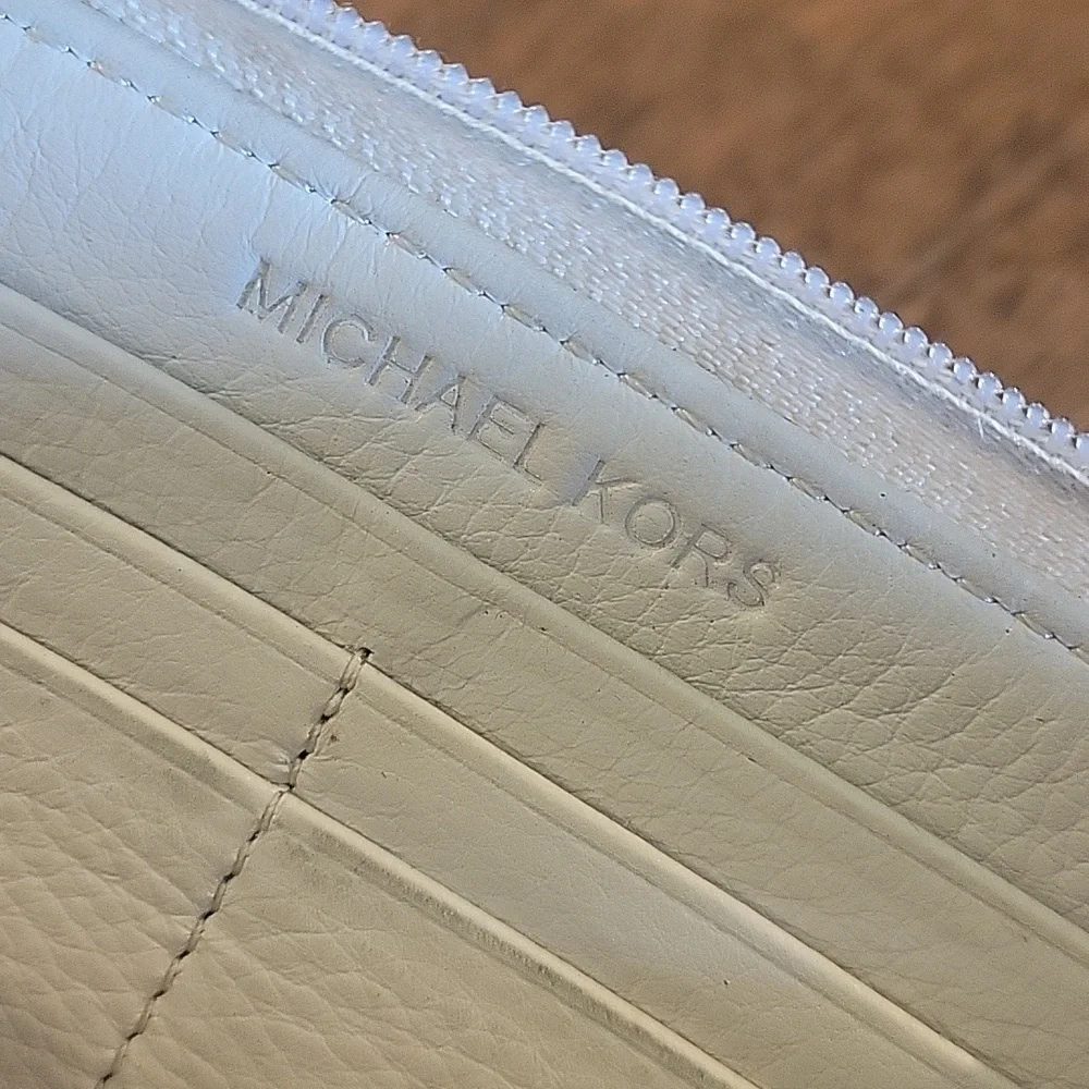 MICHAEL KORS LEATHER WALLET WITH ROSE GOLD HARDWARE